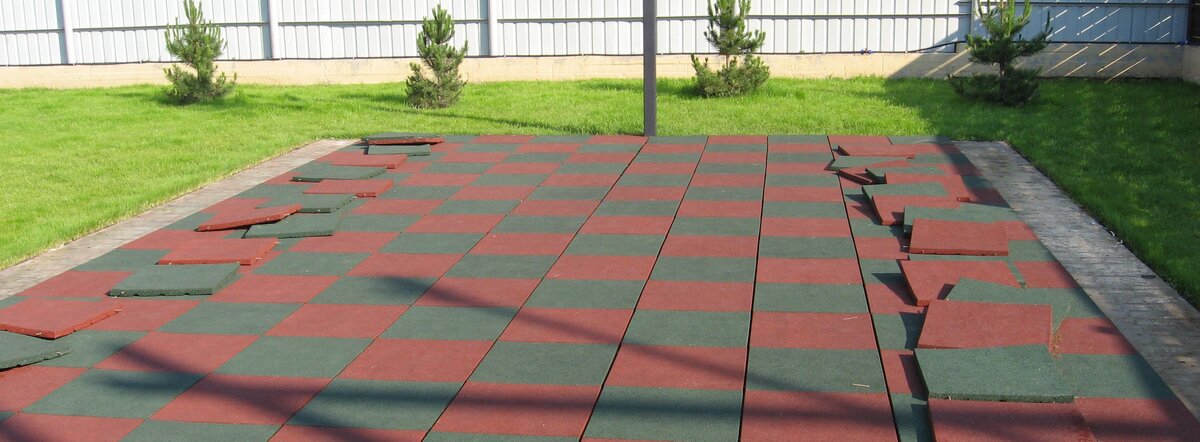 Резиновая плитка унидор. Дорожка садовая резиновая. Резиновая плитка ecostep 20 мм. Резиновая плитка для дорожек. Резиновые плиты для садовых дорожек.