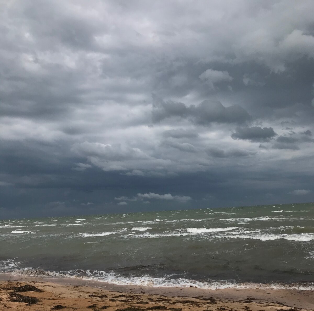 Как же много семей, которые губят жизни своих детей...На само деле,это очень проблемный вопрос в современном обществе...Очень часто,наблюдаю, как родители пьют при детях.Думаете это худшее?Нееет,хуже,когда родители ПРИ ДЕТЯХ начинают осуждать,врать,и сплетничать о других людях..Как по мне ,не так страшно,что они пьют при детях,а страшнее то, что они показывают детям, НЕВИННЫМ ДЕТЯМ, как не нужно себя вести себя в обществе...Это так низко...Страшно за будущее поколение...КАЖДЫЙ ДЕНЬ ,выслушываю МИНИМУМ 3 РАЗА,от разных лиц какие эти два лица*(противоположны(к примеру:Ваня говорит о Егоре ,Егор говорит о Диме,Дима говорит о Ване)и так по кругу)У меня взрывается просто мозг,хоть я уже и сформированная личность.Мне жаль,очень жаль ,что ребенок это все видит и слышит,а самое худшее...ПОДРАЖАЕТ этому поведенению,а ребенку  только 8 лет..Что будет дальше?