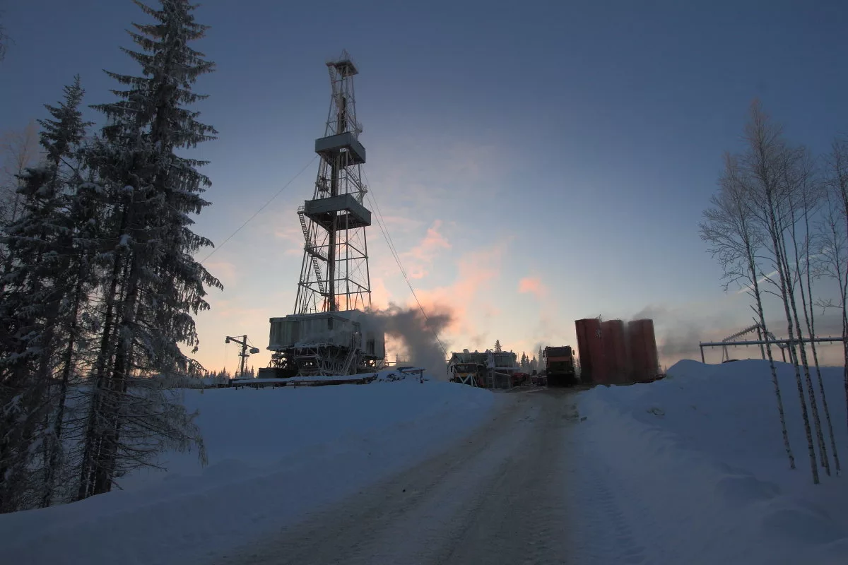 Усинск ямал. Нефтяная вышка Западная Сибирь. Буровая вышка Самотлор. Буровая на Ямале. Буровая вышка Тайга.