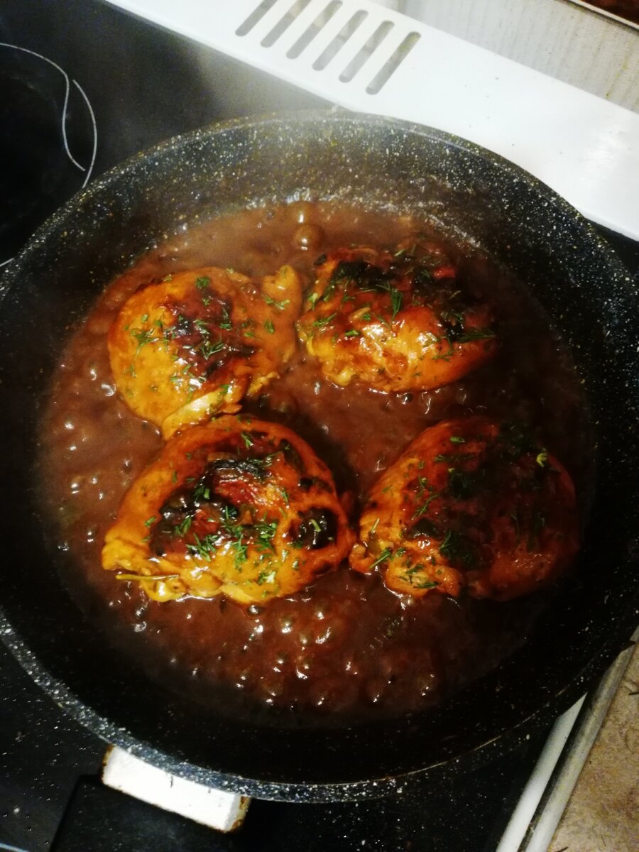 Сочная курочка с нежнейшим соусом подойдет к любому гарниру.