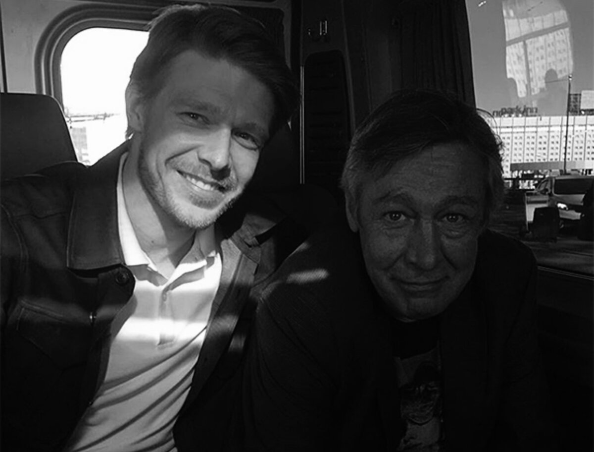 Михаил Олегович сыграл в сериале «Полёт» вместе со своим сыном Никитой. У них получился очень интересный и живой дуэт. Правда, на мой взгляд, Никита часто был убедительнее