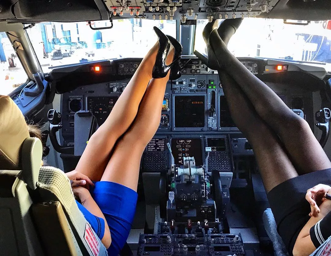 Совсем не так проходит  день бортпроводника... 