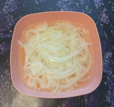 лук заливаем кипятком