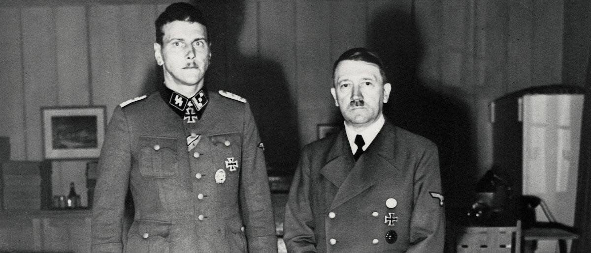 Скорцени с Гитлером