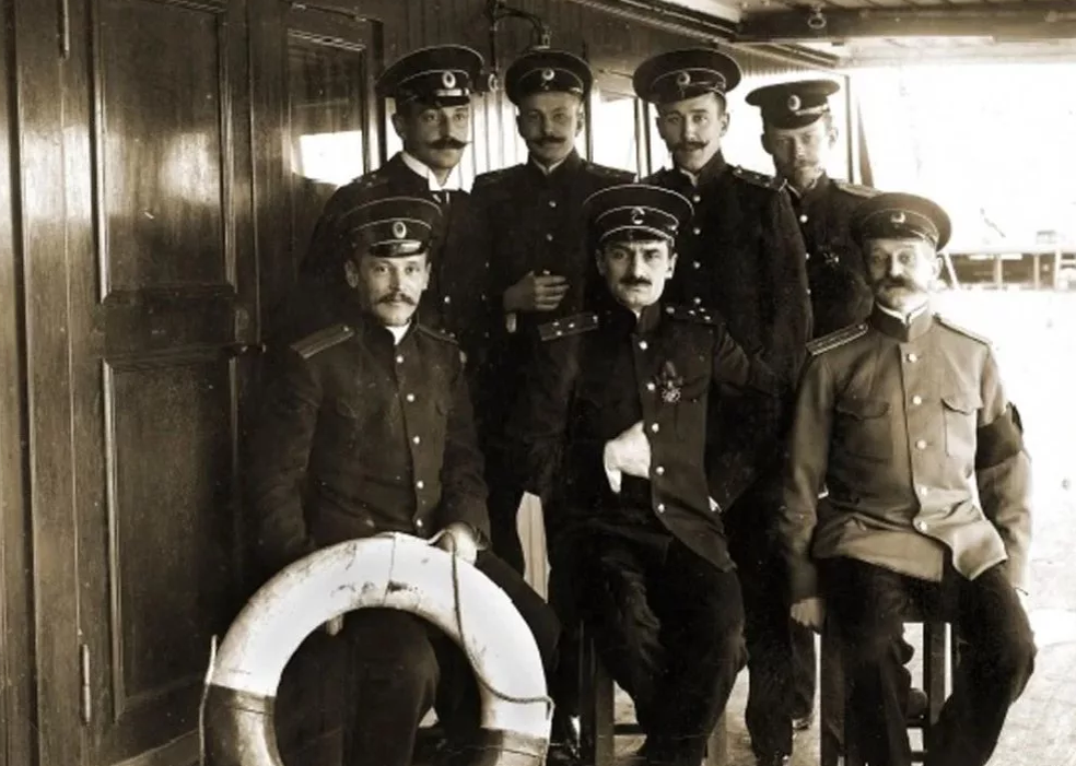 Форма полиции германии. Курт фон бризен. Полицейский. Офицер морского флота. Очаков лейтенант шмидт.