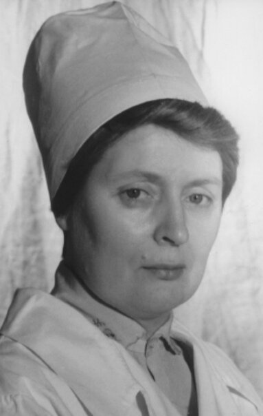 Не смотря на то, что Нина Артемьева отказалась от медицины и посвятила себя богослужению, тем не менее, она, как известный врач, недолго оставалась вдали от любимой профессии. Ее профессионализм в хирургии обеспечил поток пациентов прямо в монастырь. Настоятельница дала благословение на помощь нуждающимся, и матушка Анастасия взялась за дело.