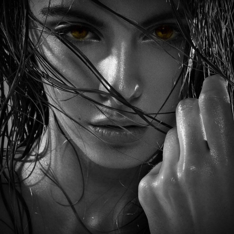 "У меня будет богатый муж с коттеджем и бассейном внутри, и это несмотря ни на что! И на свадьбу он подарит мне бриллиантовое кольцо"