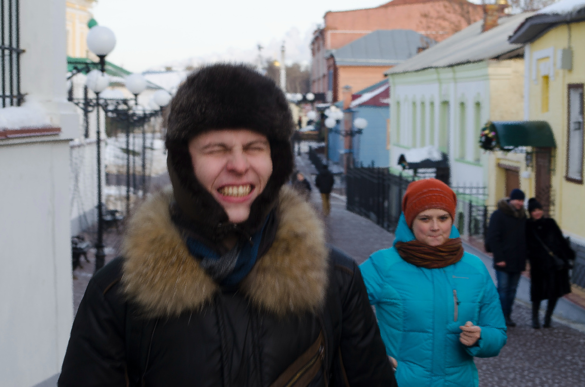 Несмотря на новогодний мороз, мы полны энтузиазма. Фото с зимней поездки. На фото СашаС и Света.