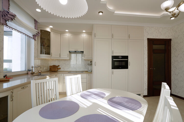Кухня в светлых тонах