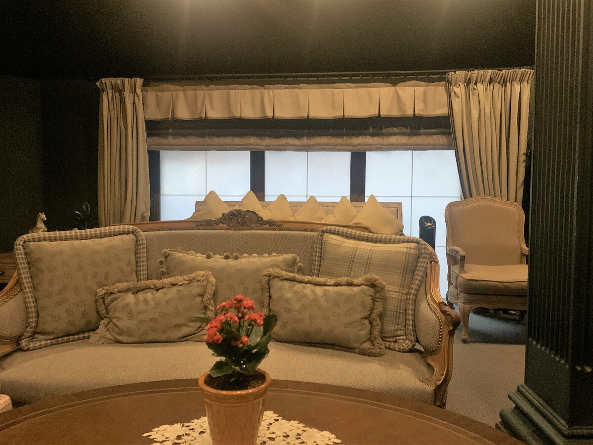 Холл ожидания на втором этаже