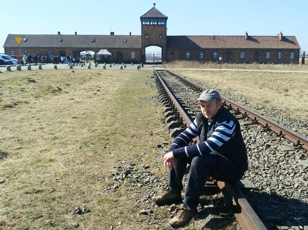 Сегодня посетил гитлеровский концлагерь Освенцим, где в годы войны нацисты уничтожили более 2 миллионов человек, преимущественно евреев, но также немало поляков, русских, украинцев и антифашистов со