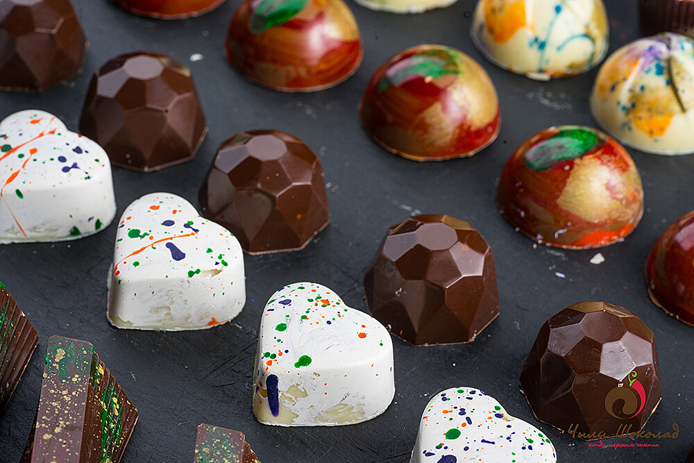 Корпусные шоколадные конфеты с мастер-классов кондитерской школы Чили Шоколад