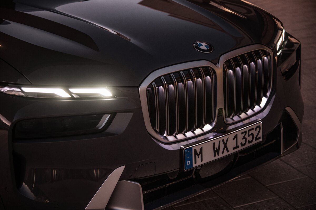 МИРОВАЯ ПРЕМЬЕРА: BMW X7 Facelift - разделенные фары и новый двигатель |  Блог BMW | Дзен