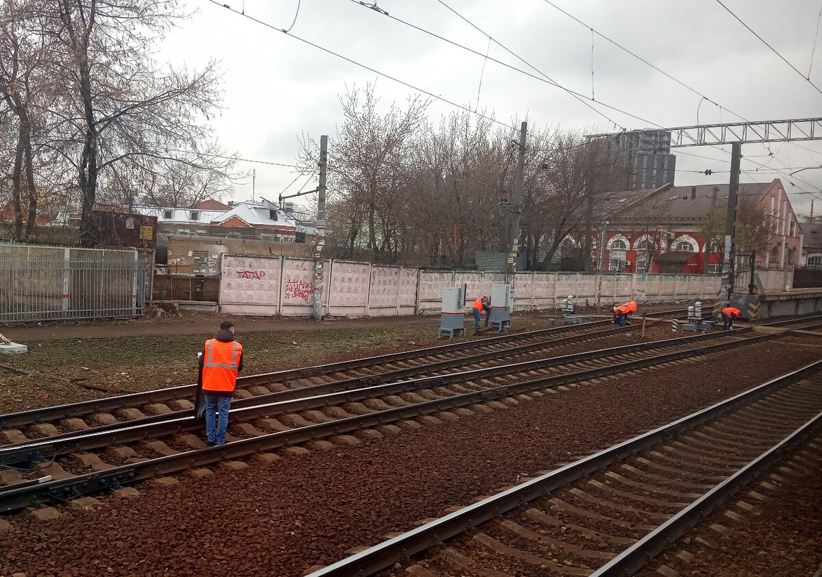 Хотя нет, субботник: вместо инструмента - таки черные пакеты.