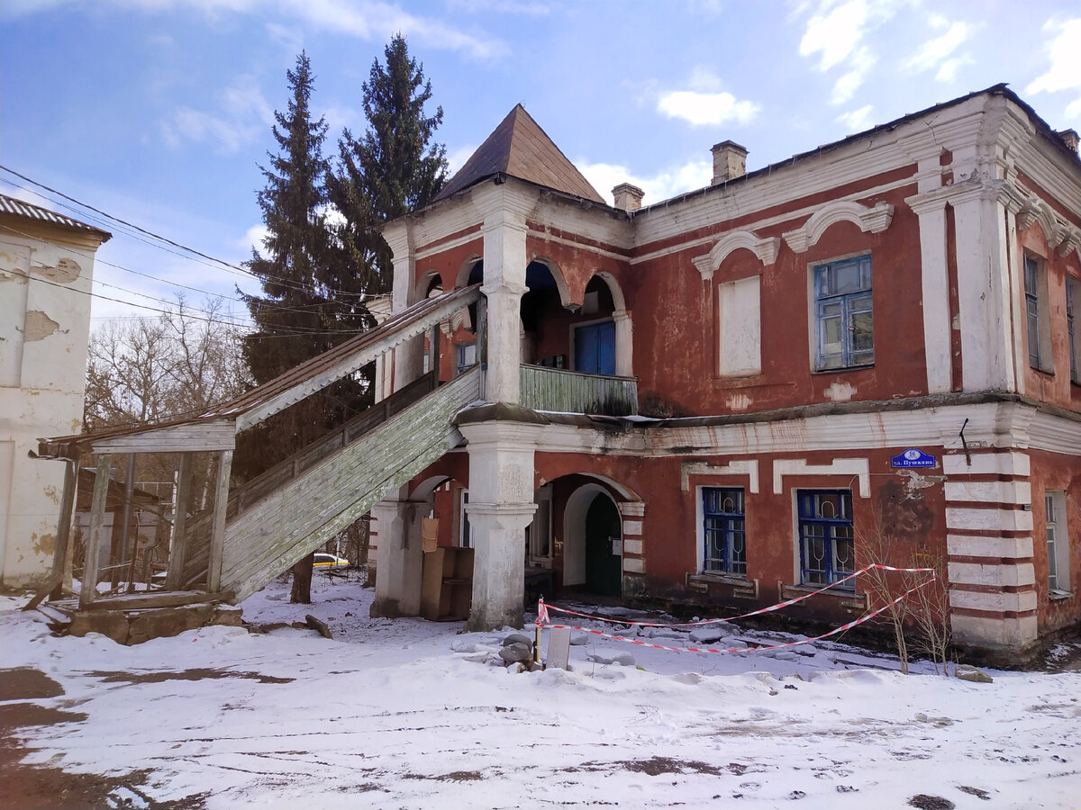 Остатки забытого дома старообрядца. Невозможно пройти мимо, невыносимо  находиться внутри. Палаты Макаровых в Калуге | Тульская Апельсинка | Дзен