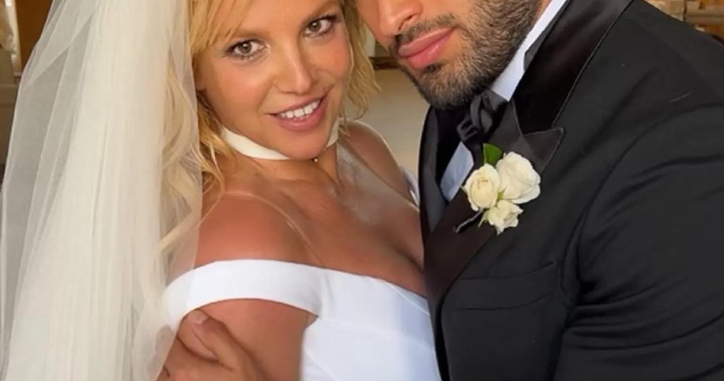Бритни Спирс вышла замуж: первые фото и подробности свадьбы! Рассматриваем платье и костюм молодожёнов