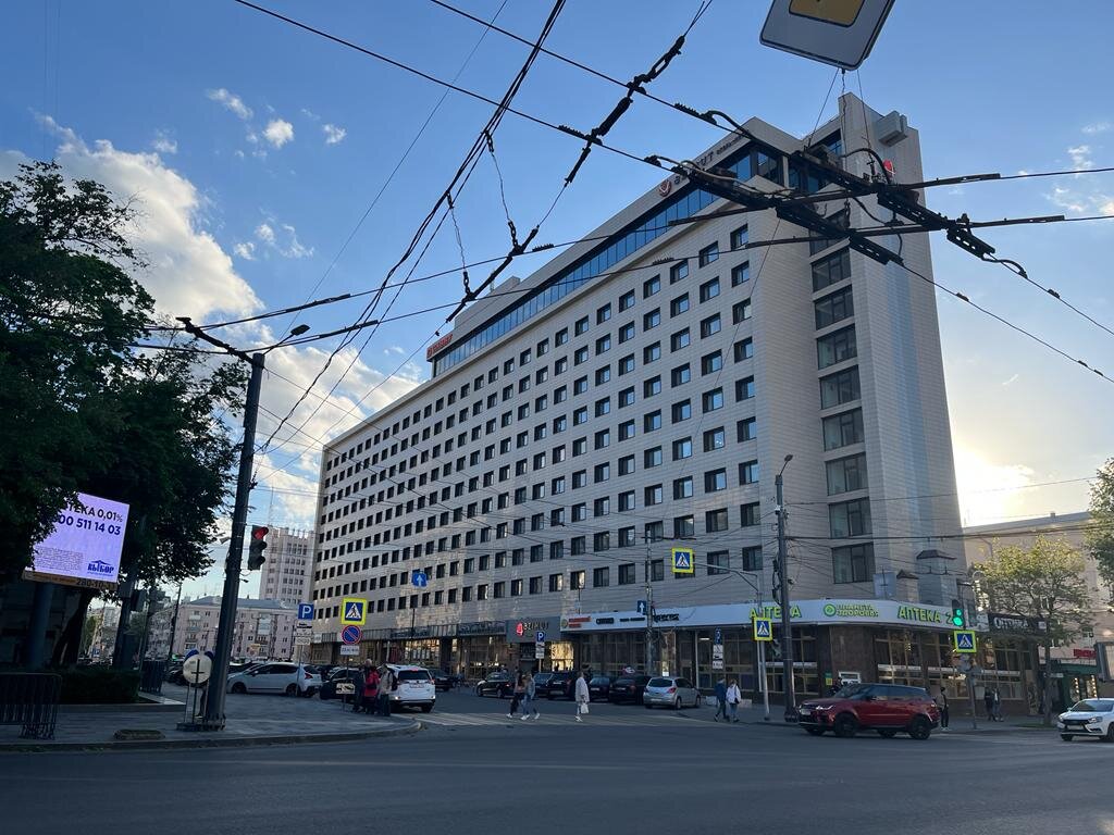 Гостиница Азимут на Плехановской, 9.