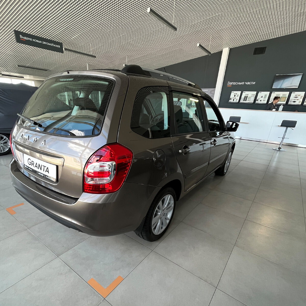 Универсал в аналогичной комплектации "Classic'22". Минимальная цена завода - 705 т.р. Но данная машина не обделена заводскими допами на 40 т.р.