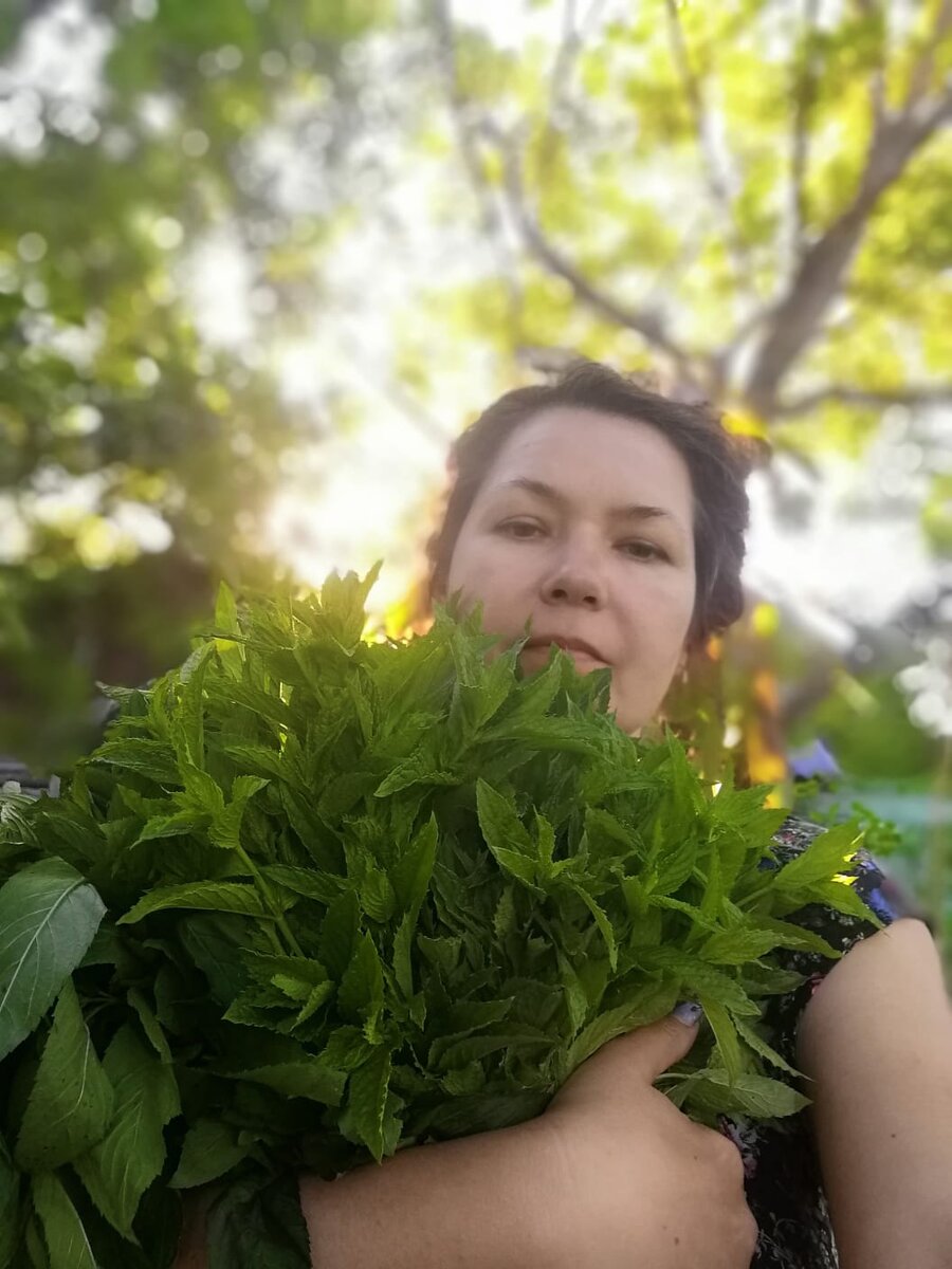 И прислала ведь, не поленилась выйти - в восемь вечера, после смены, после поездки сюда, после обратной дороги. Прислала атмосфернейшие фотки. 
💜!  