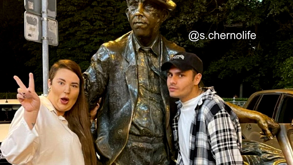 Черно с юным другом, инстаграм