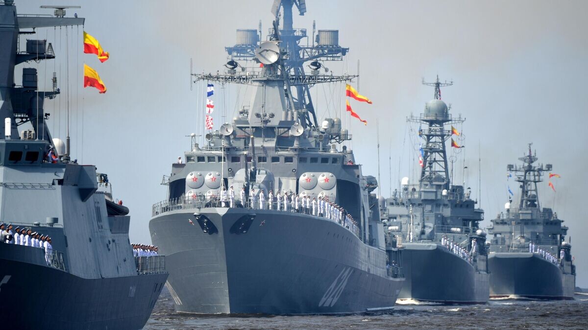    Корабли ВМФ России на репетиции парада в честь Дня военно-морского флота в Кронштадте© РИА Новости / Александр Гальперин