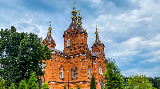 Богородице-Тихоновский женский монастырь, купель и Казанский храм в селе Тюнино