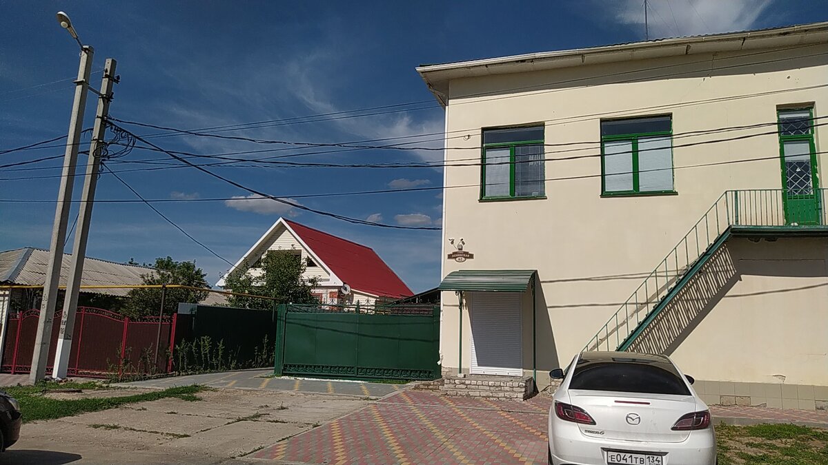 Здесь когда-то располагался филиал нашего техникума. Теперь это здание Сбербанка. Фото автора