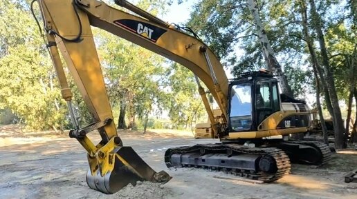 Как выглядит рабочее место оператора в экскаваторе CAT 325D? Давайте смотреть😎🌴