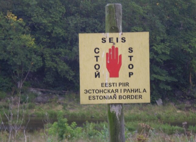    Пограничный столб на границе Эстонии и России (cc) Kulmalukko