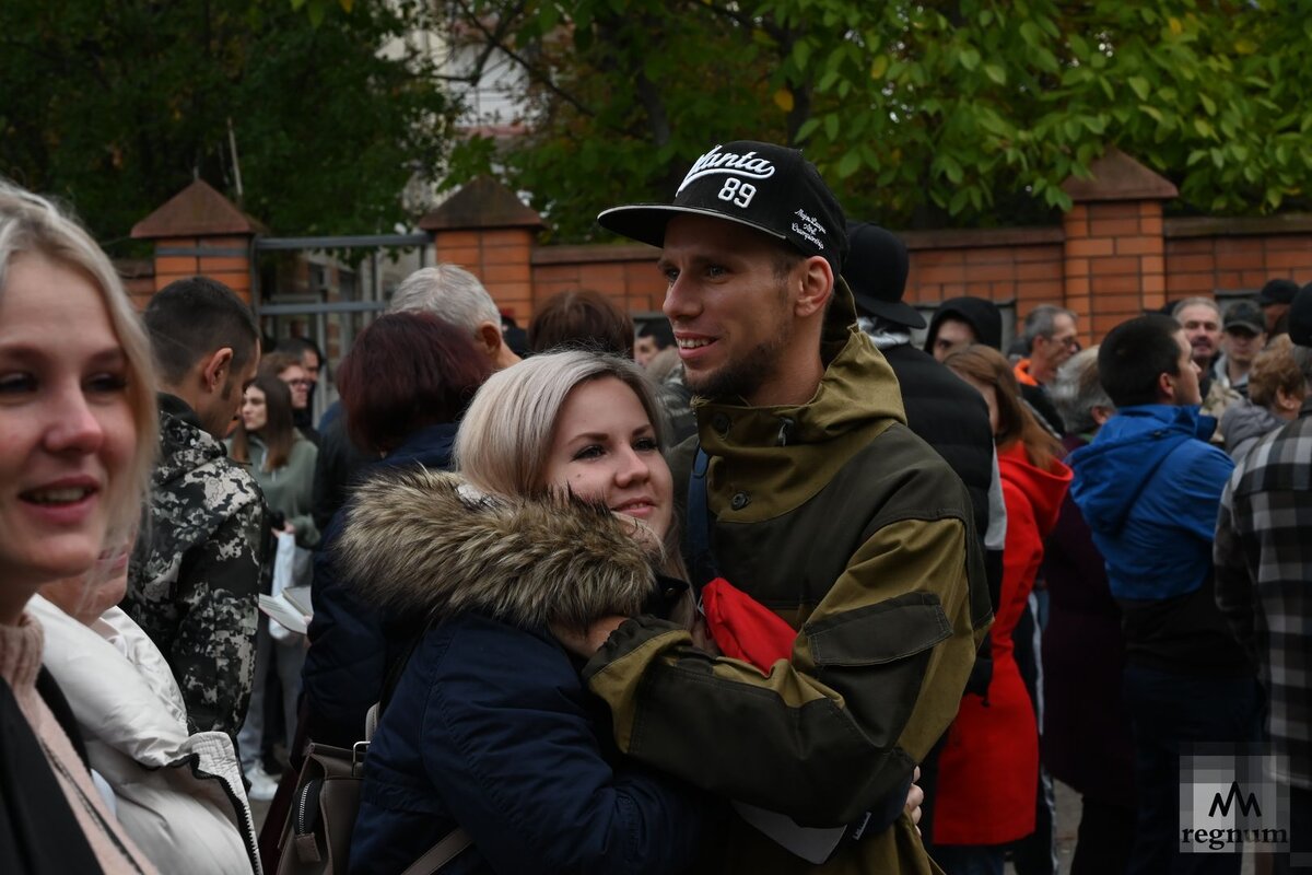    «Мы ждём вас с победой!» – на Ставрополье проводили группу мобилизованных Александр Погожев © ИА REGNUM