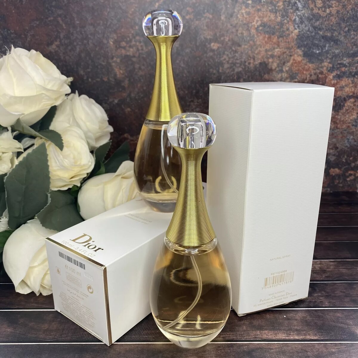 Туалетная вода имеет Ноты аромата Магнолия, дыня, персик, груша, бергамот, мандарин, мексиканская тубероза, слива, фиалка, орхидея, фрезия, жасмин, ландыш, роза, мускус, ваниль, техасский кедр, ежевика. Семейства Цветочные, фруктовые 