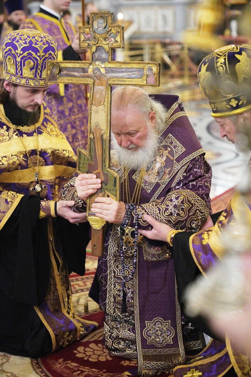 Мы – одно целое. Мы – россияне. Да хранит Наш Господь защитников Отечества! Фото Олега Варова. Источник: https://foto.patriarchia.ru/news/patriarshee-sluzhenie-v-kanun-prazdnika-vozdvizheniya-kresta-gospodnya-v-khrame-khrista-spasitelya-2022-09-26/