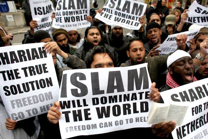 Любой фундаментализм - террористичен в своей природе и маргинален. Его последователи искренне верят, что борются с империализмом, в то время как являются марионетками англосаксонского мира. 