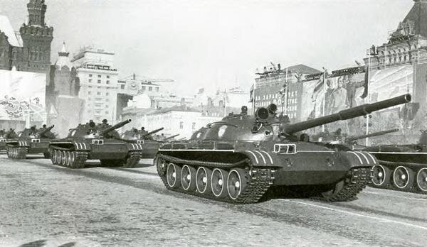 Т-62 на Красной площади. 7 ноября 1967 года. Источник изображения: militaryarms.ru