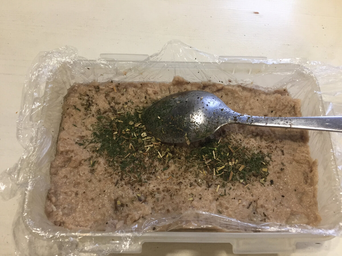 Добавила сушеные травки