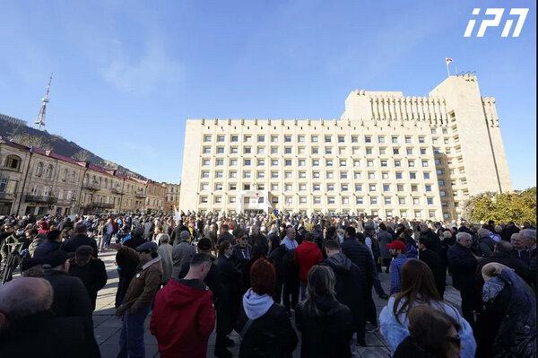 В Тбилиси проходит митинг в поддержку Саакашвили. Фото © IPN