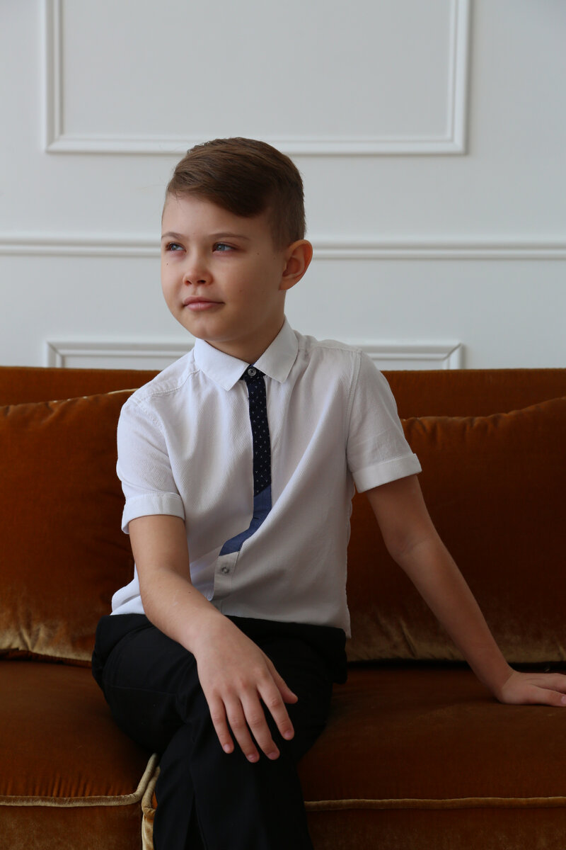 Богдану 10 лет. Уже в головушке три папы имеются.