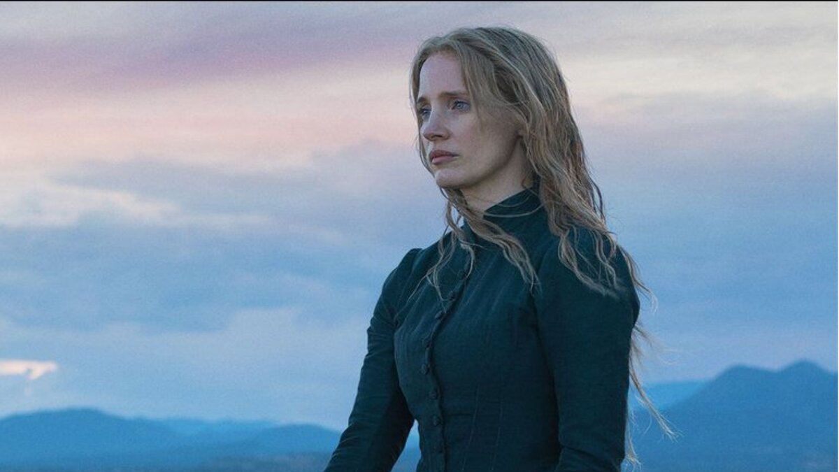 Женщина впереди. Женщина идёт впереди woman walks ahead, 2017. Женщина впереди. Woman walks ahead 2018. Женщина идёт впереди woman walks ahead, 2017.