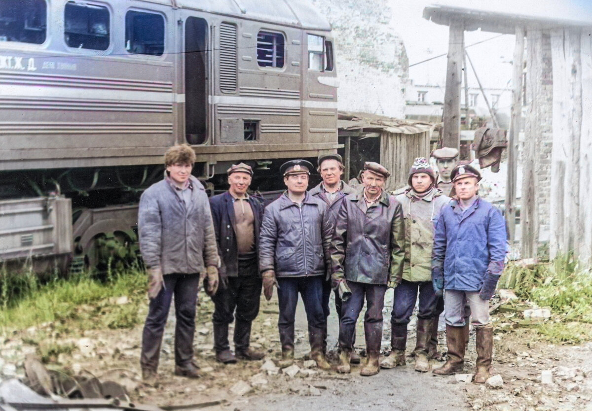 Коллектив депо Осташков ТЧ-34, 1980-е годы. Фото из архива депо