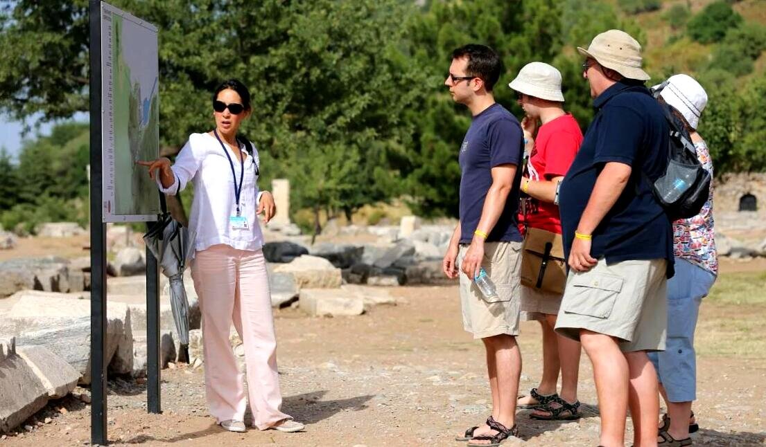 - Ты не покажешь Неаполь моим друзьям, молодым супругам? — спросил меня как-то сын по телефону — Они будут у вас всего один день и хотели бы увидеть город нестандартным.
- Конечно покажу!