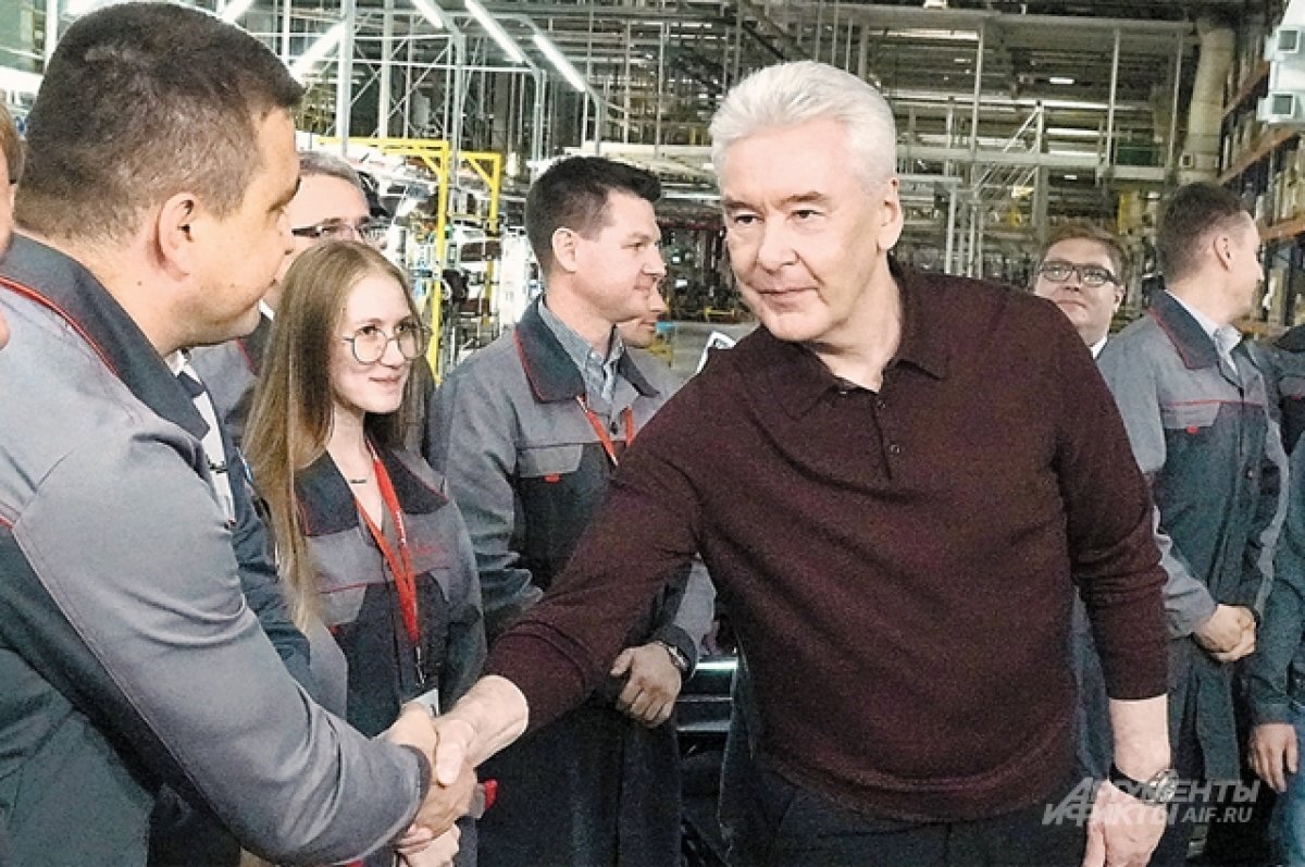    Сергей Собянин поблагодарил сотрудников завода «Москвич» – без них производство не возродилось бы.