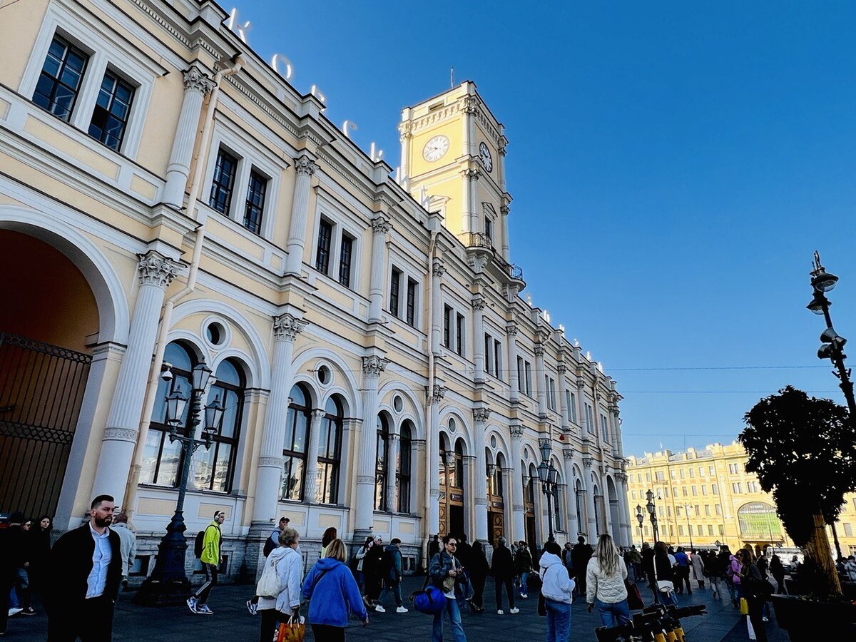 Московский в Питере