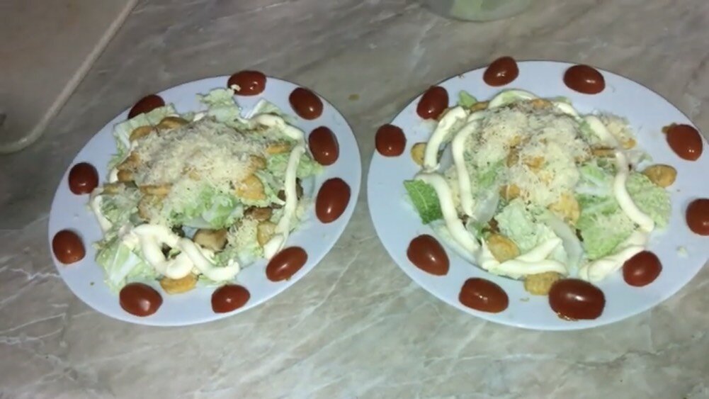 Салат цезарь с куриным филе