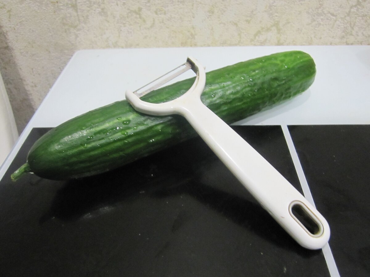 Образец ножа, который верно служит нашей семье уже несколько лет.