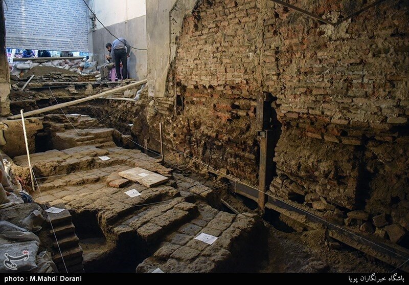 Вскрыв пол своей лавки, торговец наткнулся на остатки древней крепости