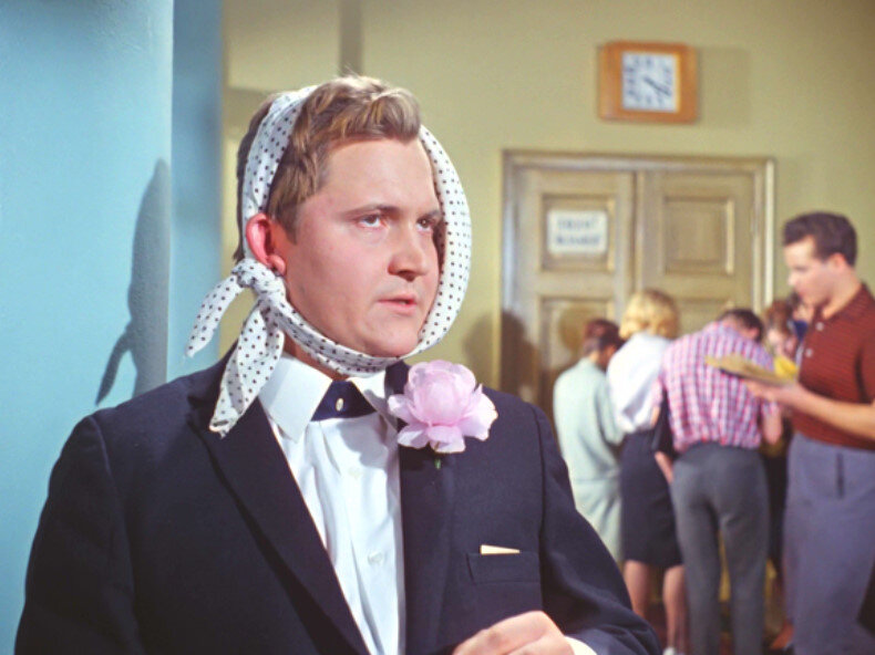 Кадр из фильма  "Операция "Ы" и другие приключения Шурика""                              