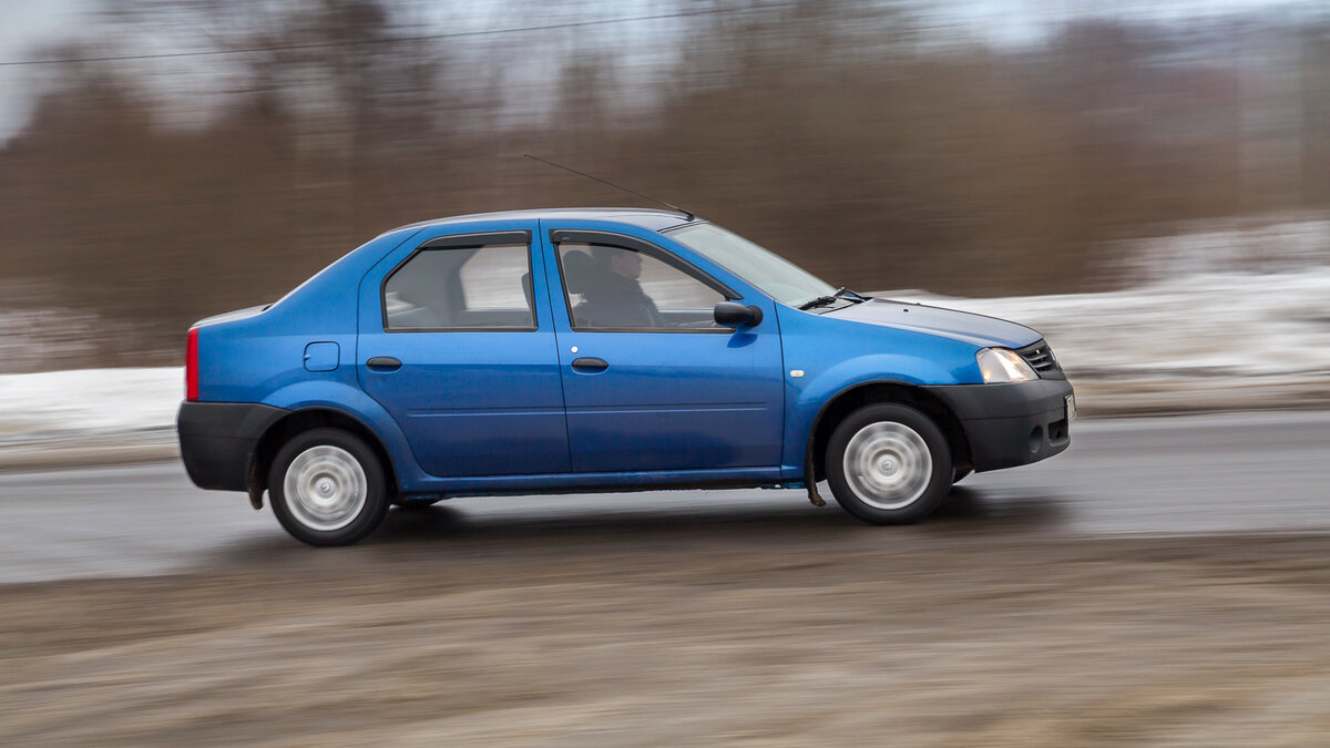 Логан сколько. Рено Логан 1990. Рено Логан 121. Рено Логан 1990 года. Рено Логан 500000 пробег.