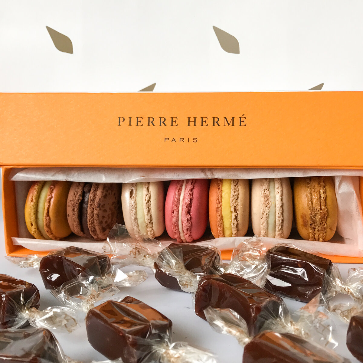 Кондитерская Пьера Эрме со знаменитыми макаронс входит в обязательный список к посещению в Париже. Потому что Пьер Эрме был признан «Лучшим кондитером мира» 2016 года.