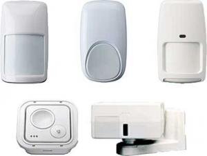 Что  представляет собой электронный датчик движения? Это чувствительный  прибор. Обычно он входит в класс устройств систем безопасности. Есть  еще, например, конструкции, предназначение которых в том, чтобы  управлять источниками освещения и прочими девайсами.