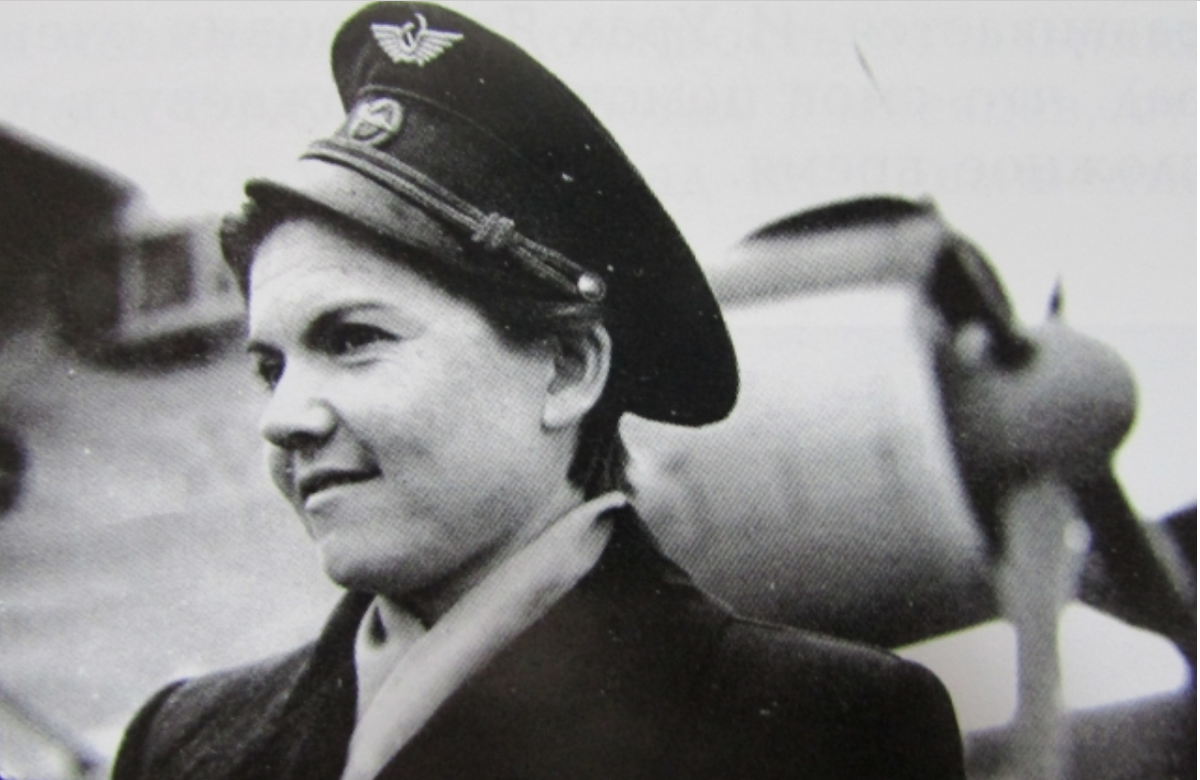 Валькирия рейха-ханна райч. Джим баттон летчица. Джоан хьюз. Женщины летчицы вторая мировая. Летчица бетси колман.